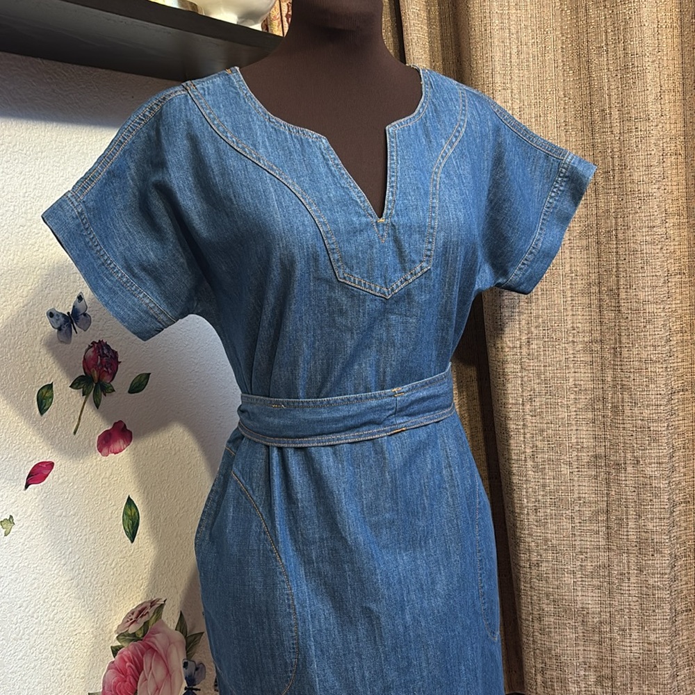 Elegant blue denim belted mini/ knee length short sleeve dress. M/L.